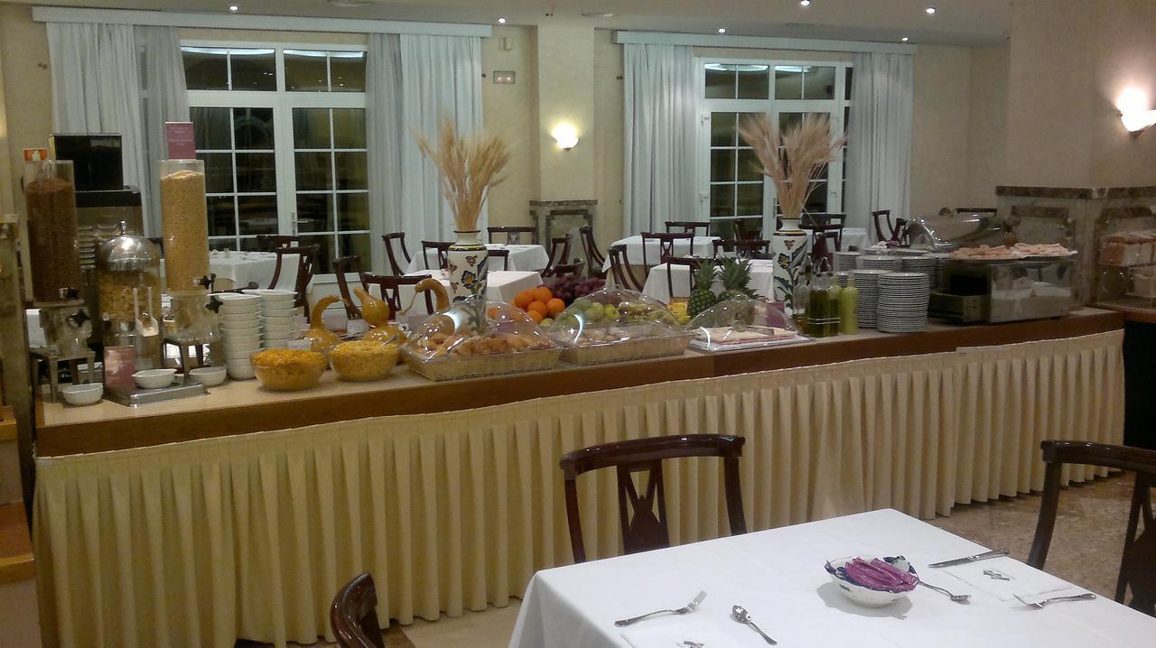 Hotel De Los Faroles Córdoba Kültér fotó